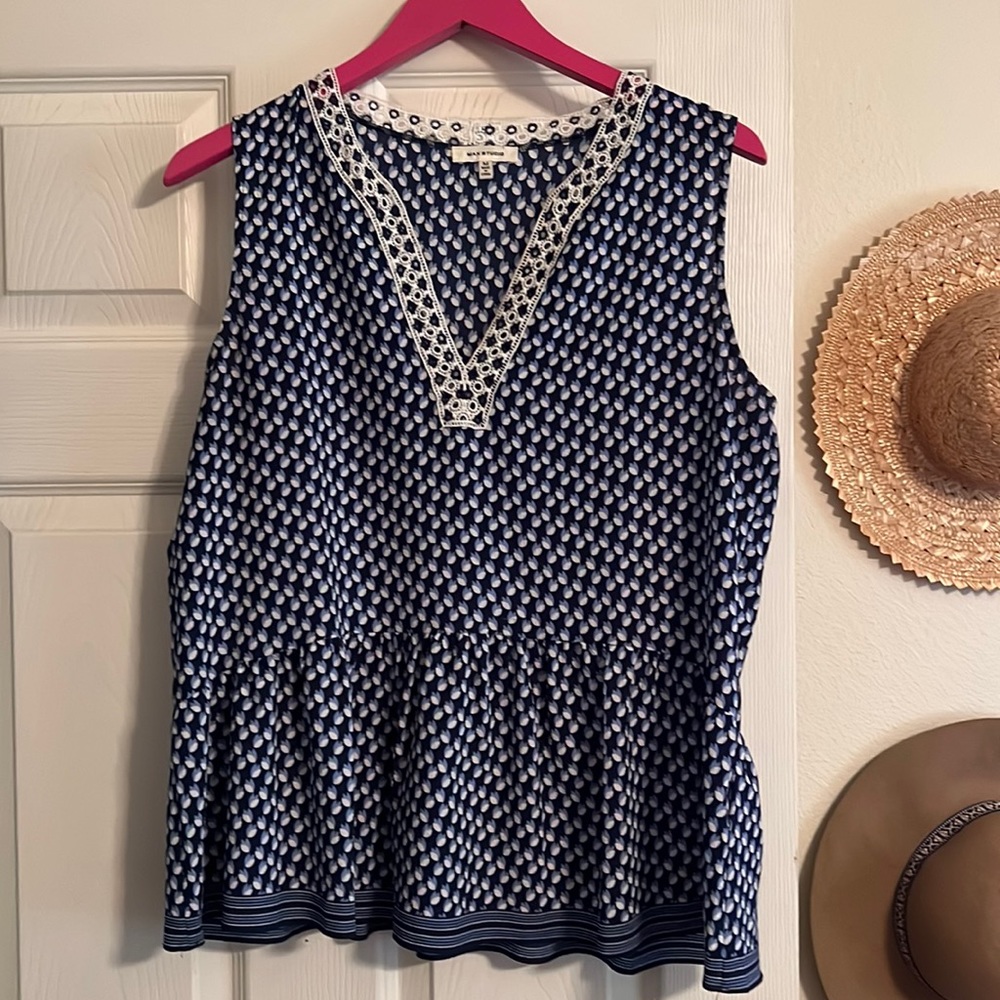 Max Studio. Size M
